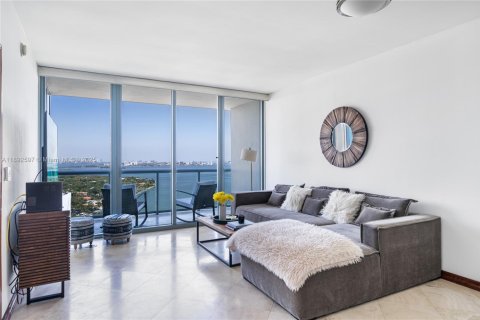 Condo in Miami, Florida, 1 bedroom  № 1945662 - photo 3