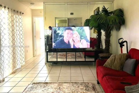 Touwnhouse à vendre à Miami, Floride: 2 chambres, 85.1 m2 № 2002336 - photo 14