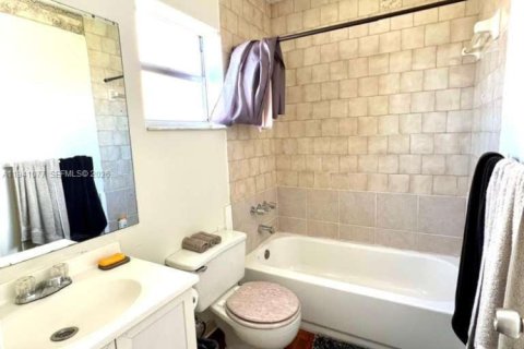 Touwnhouse à vendre à Miami, Floride: 2 chambres, 85.1 m2 № 2002336 - photo 13