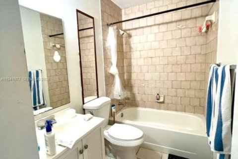 Touwnhouse à vendre à Miami, Floride: 2 chambres, 85.1 m2 № 2002336 - photo 12