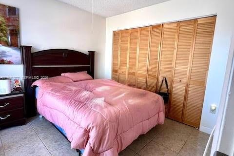 Touwnhouse à vendre à Miami, Floride: 2 chambres, 85.1 m2 № 2002336 - photo 18