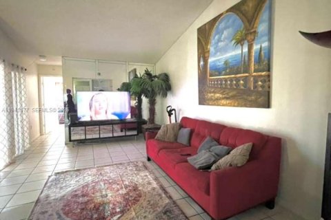 Touwnhouse à vendre à Miami, Floride: 2 chambres, 85.1 m2 № 2002336 - photo 15