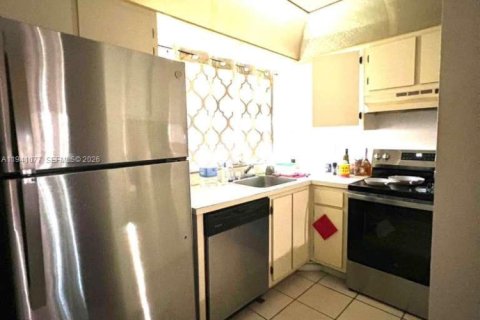 Touwnhouse à vendre à Miami, Floride: 2 chambres, 85.1 m2 № 2002336 - photo 17