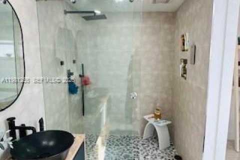 House in North Miami Beach, Florida 3 bedrooms, 248.51 sq.m. № 2044348 - photo 23