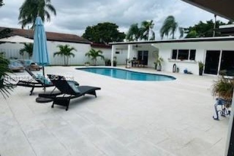 House in North Miami Beach, Florida 3 bedrooms, 248.51 sq.m. № 2044348 - photo 29