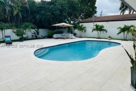 House in North Miami Beach, Florida 3 bedrooms, 248.51 sq.m. № 2044348 - photo 25