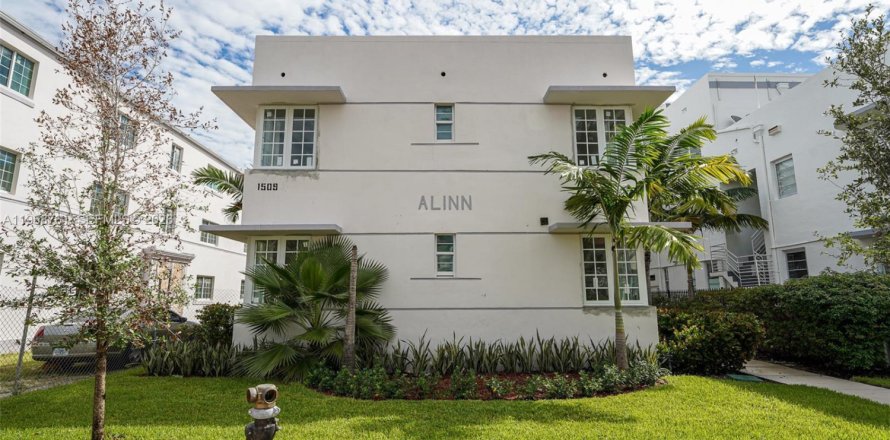 Apartment in Miami Beach, Florida 1 bedroom, 800.07 sq.m. № 2031728