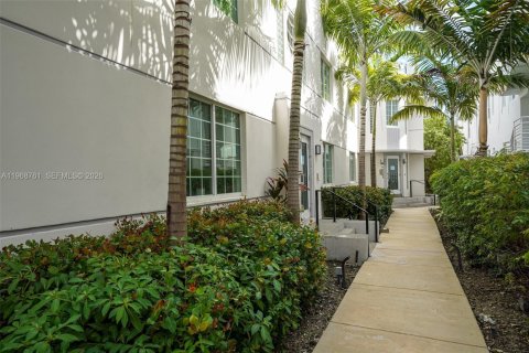 Apartment in Miami Beach, Florida 1 bedroom, 800.07 sq.m. № 2031728 - photo 13