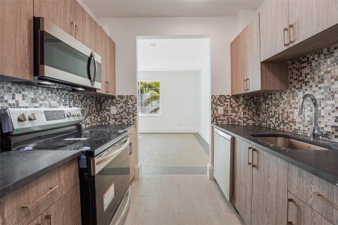 Apartment in Miami Beach, Florida 1 bedroom, 800.07 sq.m. № 2031728 - photo 5