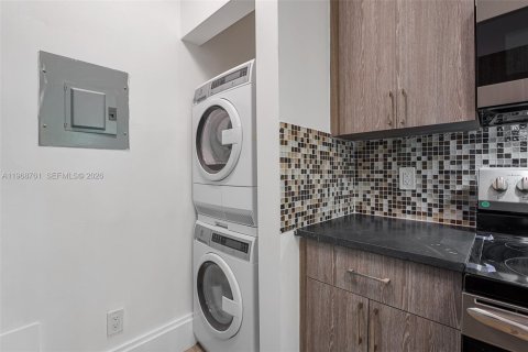 Apartment in Miami Beach, Florida 1 bedroom, 800.07 sq.m. № 2031728 - photo 9