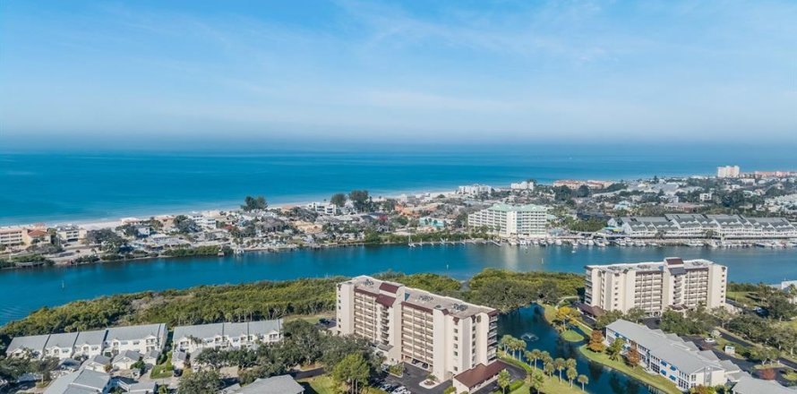 Condo à Largo, Floride, 2 chambres  № 2136577