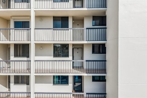 Copropriété à vendre à Largo, Floride: 2 chambres, 113.81 m2 № 2136577 - photo 30