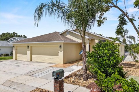 House in Lake Wales, Florida 2 bedrooms, 181.81 sq.m. № 1804644 - photo 3
