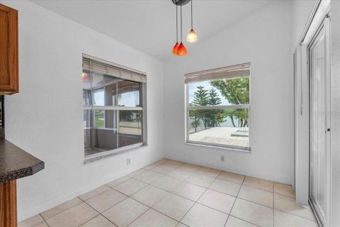 House in Lake Wales, Florida 2 bedrooms, 181.81 sq.m. № 1804644 - photo 14