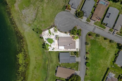 House in Lake Wales, Florida 2 bedrooms, 181.81 sq.m. № 1804644 - photo 1