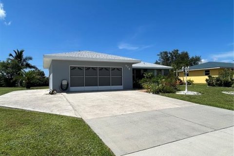 House in Port Charlotte, Florida 2 bedrooms, 120.12 sq.m. № 1888578 - photo 1