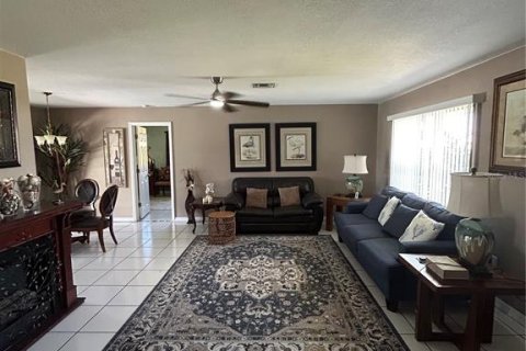 House in Port Charlotte, Florida 2 bedrooms, 120.12 sq.m. № 1888578 - photo 6