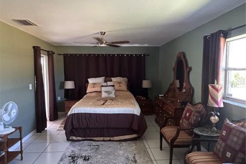 House in Port Charlotte, Florida 2 bedrooms, 120.12 sq.m. № 1888578 - photo 7