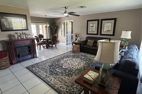 House in Port Charlotte, Florida 2 bedrooms, 120.12 sq.m. № 1888578 - photo 4