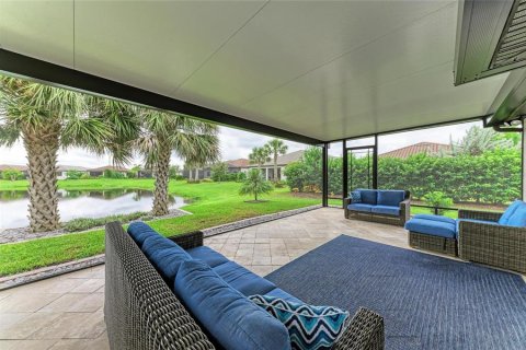 House in Bradenton, Florida 2 bedrooms, 146.97 sq.m. № 1913272 - photo 3