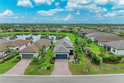 House in Bradenton, Florida 2 bedrooms, 146.97 sq.m. № 1913272 - photo 7