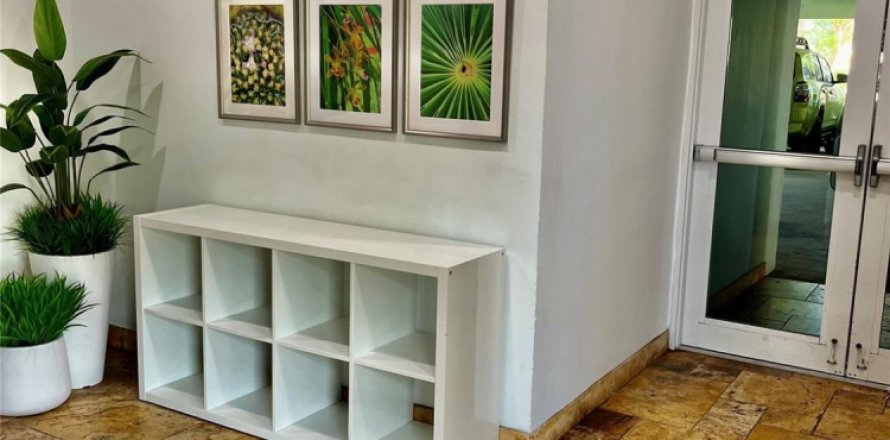 Condo in Pompano Beach, Florida, 1 bedroom  № 1155818