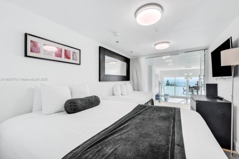 Condominio en venta en Miami Beach, Florida, 7 dormitorios, 537.9 m2 № 1865500 - foto 12