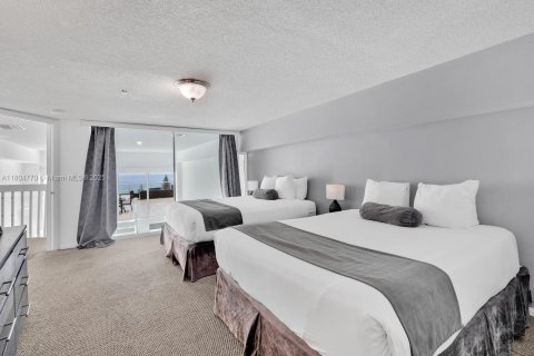 Condominio en venta en Miami Beach, Florida, 7 dormitorios, 537.9 m2 № 1865500 - foto 24