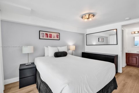 Condominio en venta en Miami Beach, Florida, 7 dormitorios, 537.9 m2 № 1865500 - foto 15