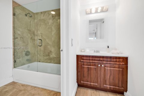 Condominio en venta en Miami Beach, Florida, 7 dormitorios, 537.9 m2 № 1865500 - foto 27