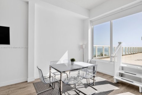 Condominio en venta en Miami Beach, Florida, 7 dormitorios, 537.9 m2 № 1865500 - foto 22