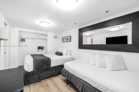 Condominio en venta en Miami Beach, Florida, 7 dormitorios, 537.9 m2 № 1865500 - foto 11
