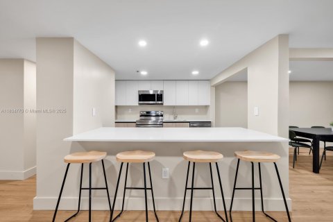 Condominio en venta en Miami Beach, Florida, 7 dormitorios, 537.9 m2 № 1865500 - foto 4