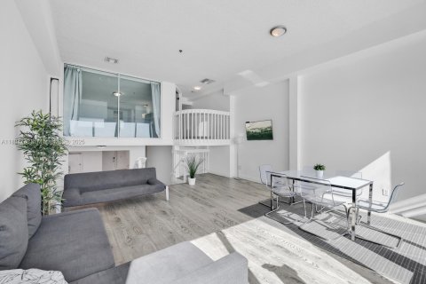 Condominio en venta en Miami Beach, Florida, 7 dormitorios, 537.9 m2 № 1865500 - foto 17