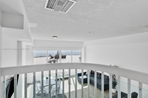 Condominio en venta en Miami Beach, Florida, 7 dormitorios, 537.9 m2 № 1865500 - foto 19