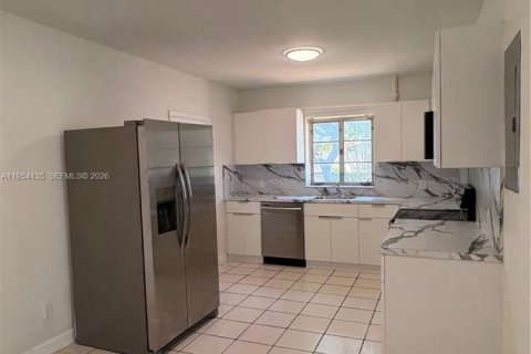 Villa ou maison à louer à Miami, Floride: 3 chambres, 147.53 m2 № 2010878 - photo 4