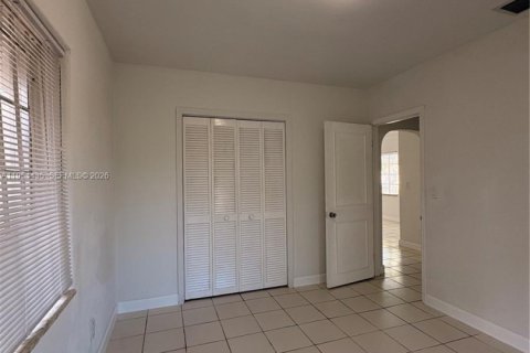 Villa ou maison à louer à Miami, Floride: 3 chambres, 147.53 m2 № 2010878 - photo 9