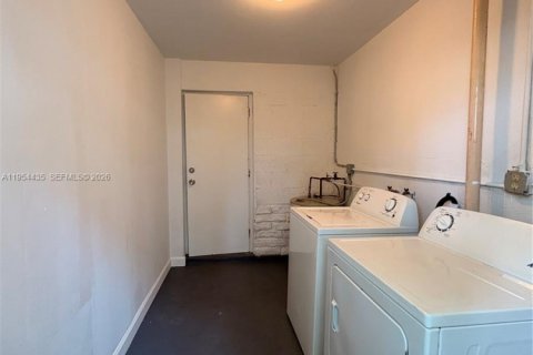 Villa ou maison à louer à Miami, Floride: 3 chambres, 147.53 m2 № 2010878 - photo 11