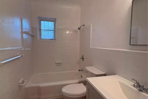 Villa ou maison à louer à Miami, Floride: 3 chambres, 147.53 m2 № 2010878 - photo 7