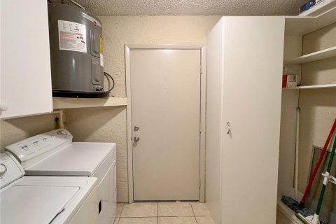 House in New Port Richey, Florida 2 bedrooms, 90.3 sq.m. № 1514985 - photo 3