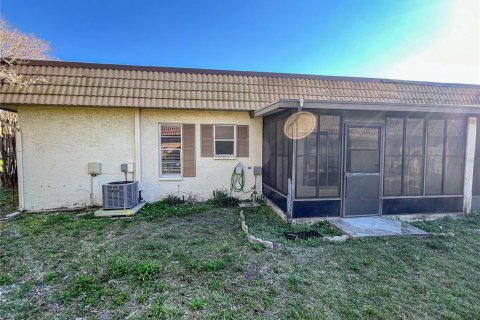 House in New Port Richey, Florida 2 bedrooms, 90.3 sq.m. № 1514985 - photo 7