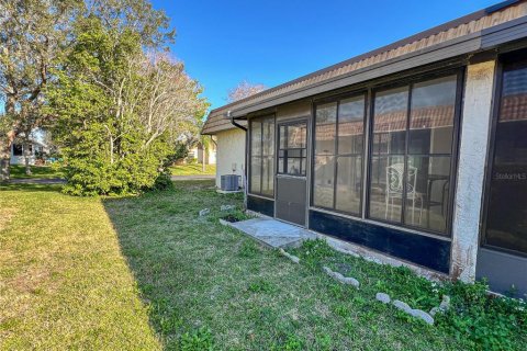 House in New Port Richey, Florida 2 bedrooms, 90.3 sq.m. № 1514985 - photo 8