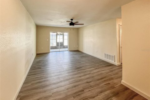 House in New Port Richey, Florida 2 bedrooms, 90.3 sq.m. № 1514985 - photo 11