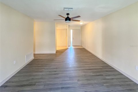 House in New Port Richey, Florida 2 bedrooms, 90.3 sq.m. № 1514985 - photo 13