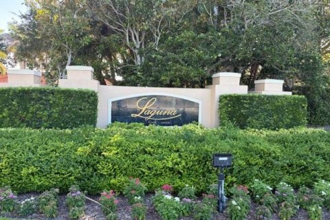Condo in Vero Beach, Florida, 2 bedrooms  № 2265663 - photo 7