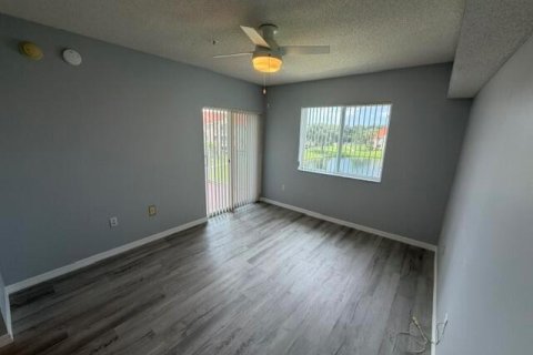 Condo in Vero Beach, Florida, 2 bedrooms  № 2265663 - photo 12