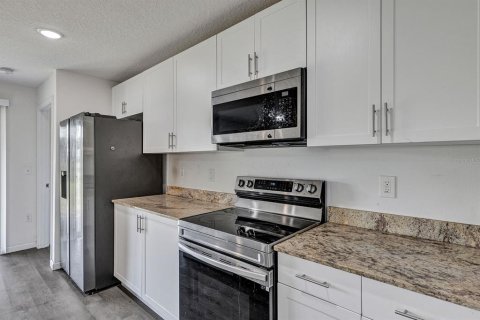 Villa ou maison à louer à Palm Bay, Floride: 4 chambres, 158.86 m2 № 2413731 - photo 5