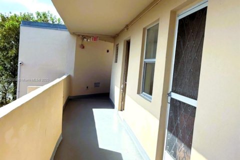 Copropriété à louer à Miami, Floride: 1 chambre, 83.43 m2 № 1971183 - photo 15