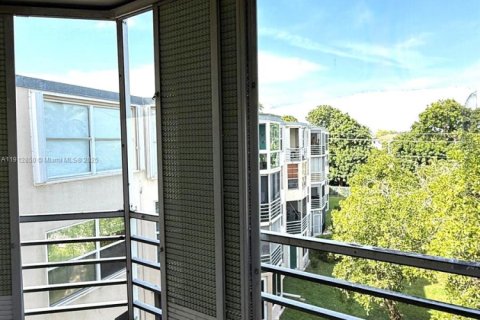Copropriété à louer à Miami, Floride: 1 chambre, 83.43 m2 № 1971183 - photo 12