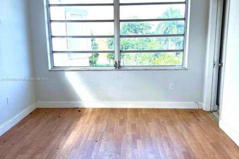 Copropriété à louer à Miami, Floride: 1 chambre, 83.43 m2 № 1971183 - photo 1